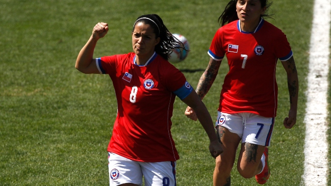 Karen Araya y María José Urrutia criticaron a la UC por carencias en rama femenina