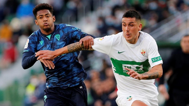 Enzo Roco participó como titular en triunfo de Elche sobre Cádiz