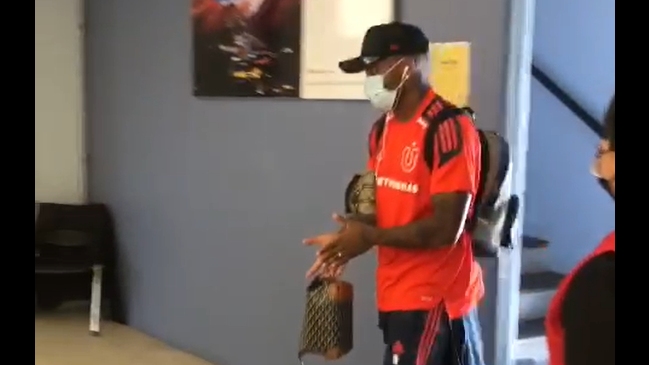 Así fue la llegada de los jugadores de la U al Estadio El Teniente