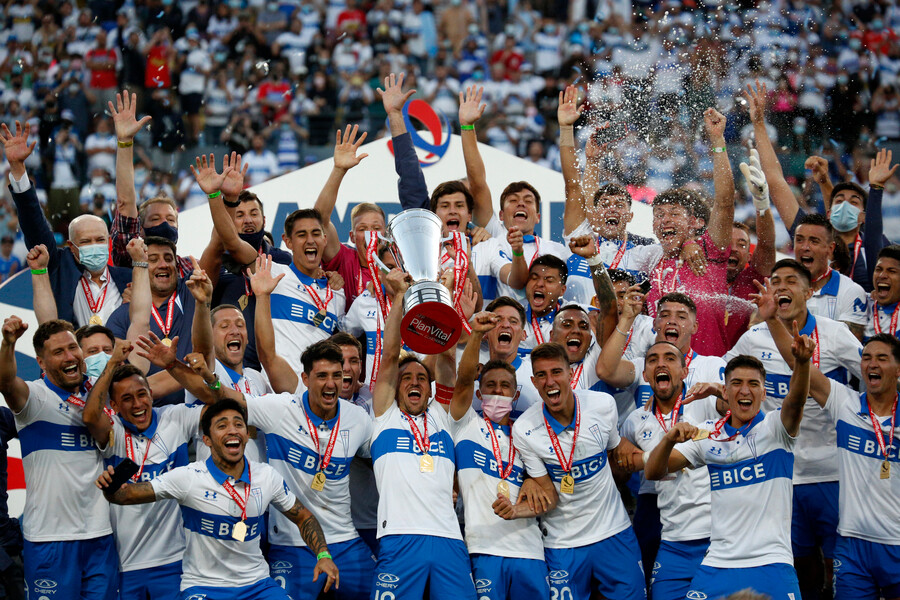 Resumen: La UC logró el tetracampeonato, Colo Colo fue segundo y la U se salvó de milagro