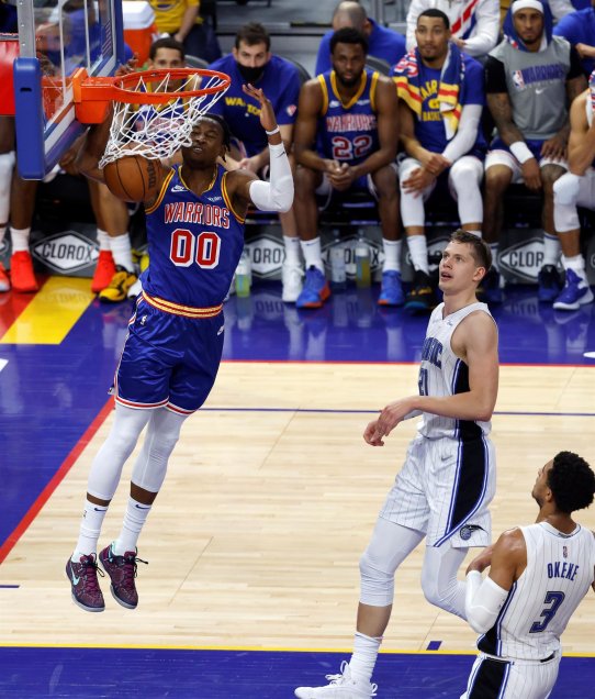 Golden State Warriors arrasó con Orlando Magic y lidera el Oeste