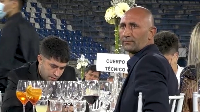 Una mirada íntima a la cena de celebración del plantel de Universidad Católica