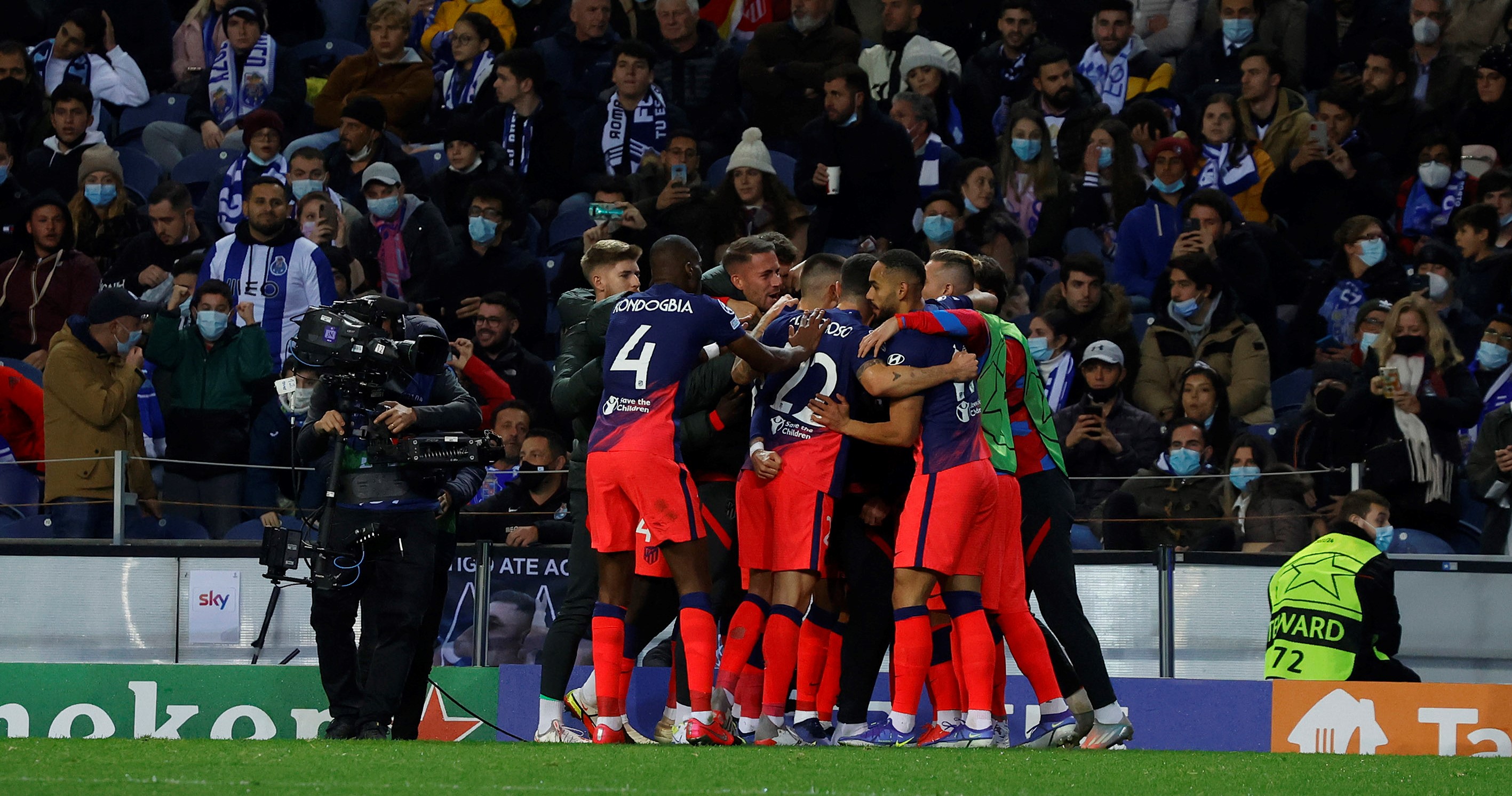 Atlético de Madrid batalló para vencer a Porto y clasificar a octavos de la Champions