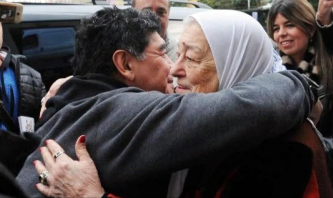 Madres de Plaza de Mayo denunció robo de camisetas firmadas por Maradona