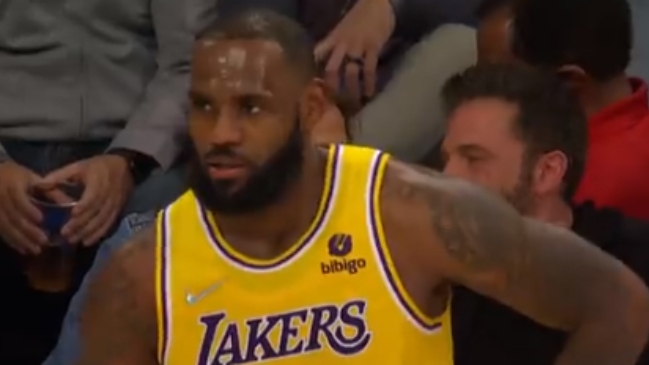LeBron evitó que J-Lo y Ben Affleck se roben cámaras en la NBA