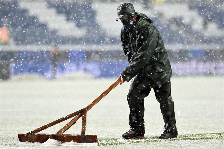 La nieve obligó el aplazamiento del decisivo choque entre Atalanta y Villareal en Champions