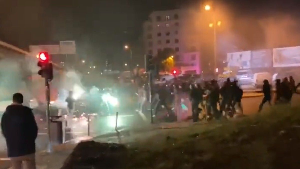 Batalla campal entre hinchas de Benfica y Dinamo Kiev terminó con 52 detenidos