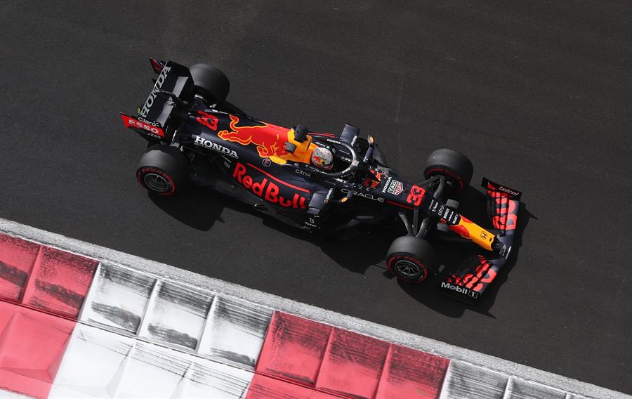 Max Verstappen lideró el primer libre en Abu Dhabi y Hamilton acabó tercero