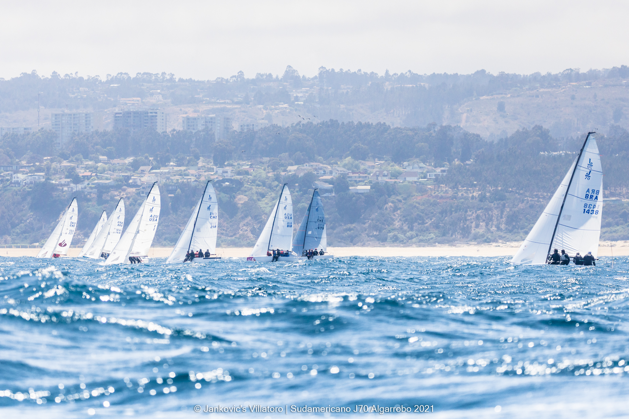 Velero chileno “Tsunami” es puntero en segunda jornada del Sudamericano J/70 en Algarrobo