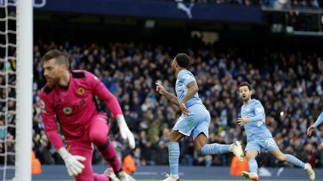 Manchester City venció con polémico penal a Wolverhampton y afirmó su liderato en la Premier
