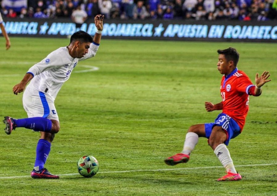 La selección chilena definió en el epílogo un friccionado encuentro ante El Salvador
