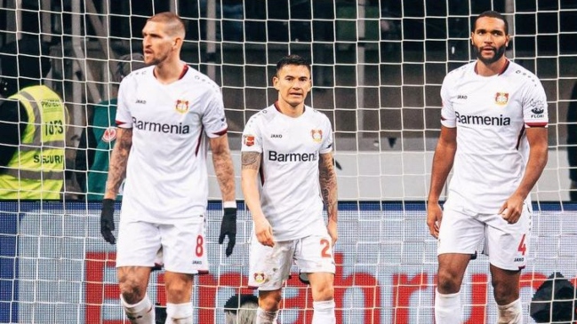 Bayer Leverkusen con Charles Aránguiz sufrió remontada de Frankfurt y se alejó del liderato