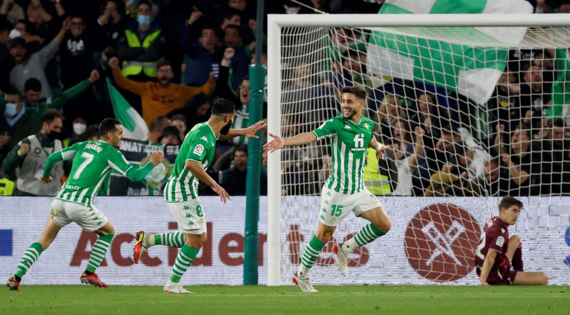 Alex Moreno brilló ante la Real Sociedad con doblete que favoreció el triunfo de Betis