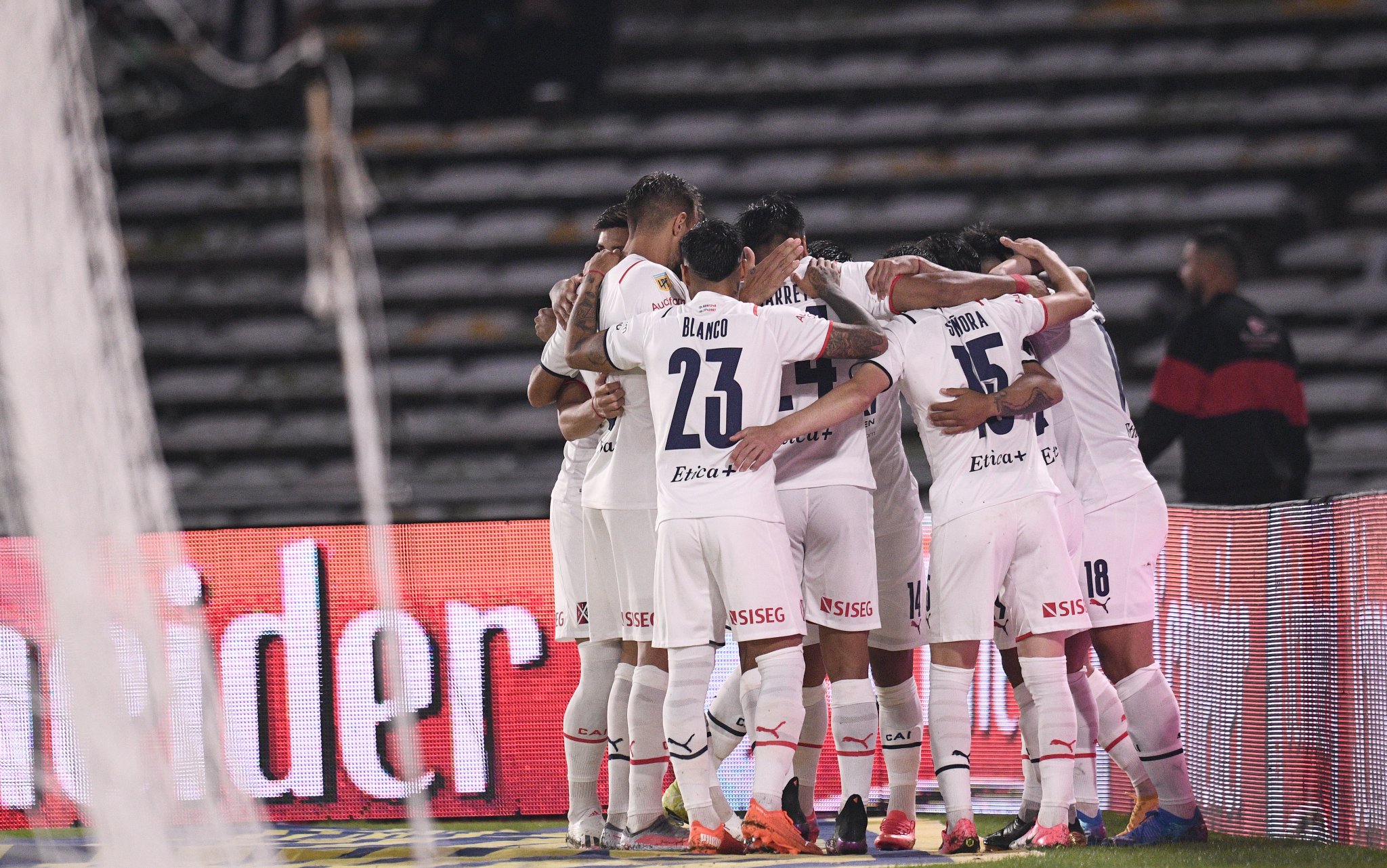 Independiente se despidió de la Liga Profesional 2021 con agónica victoria ante Talleres