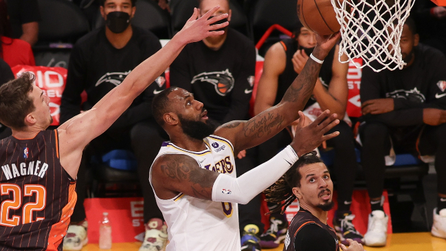 LeBron James comandó el sólido triunfo de Los Angeles Lakers ante Orlando Magic