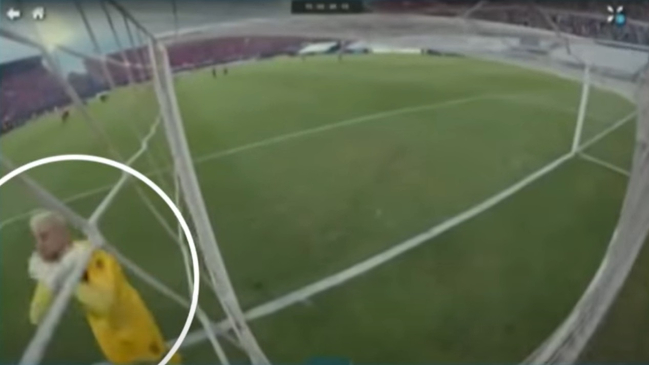 ¡Insólito! Arquero fue expulsado antes de una final por hacer gestos a la hinchada rival