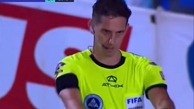 Escandaloso penal cobrado en duelo del ascenso causó polémica en Argentina