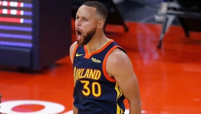 Stephen Curry superó a Ray Allen y se convirtió en el máximo triplista de la NBA
