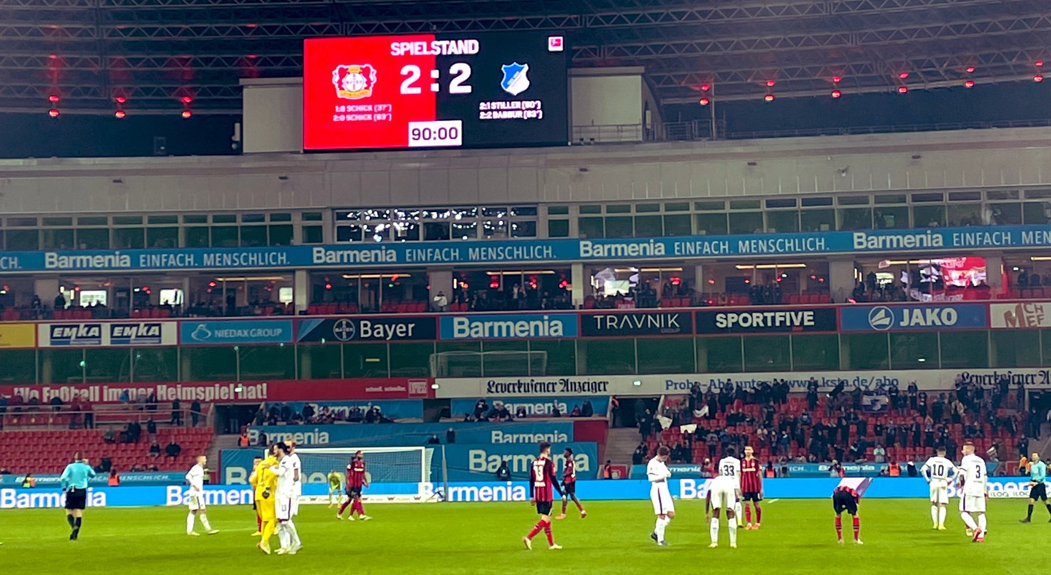 Bayer Leverkusen de Charles Aránguiz dejó escapar la victoria en amargo empate con Hoffenheim