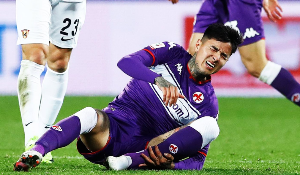 ¡Salió entre lágrimas! El momento en que Erick Pulgar se lesionó en Fiorentina ante Benevento