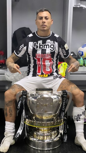 Eduardo Vargas celebró un nuevo título en Brasil junto a Atlético Mineiro