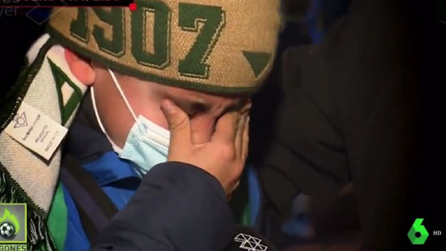 Claudio Bravo regalará camisetas a pequeño hincha que lloró con su primera visita al estadio