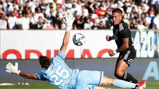 Hinchas de Colo Colo eligieron gol de Javier Parraguez a la UC como el mejor de la temporada