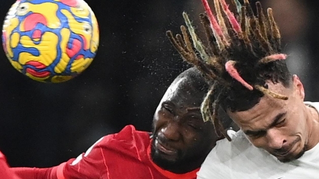 La Premier League decidirá este lunes si para por el coronavirus