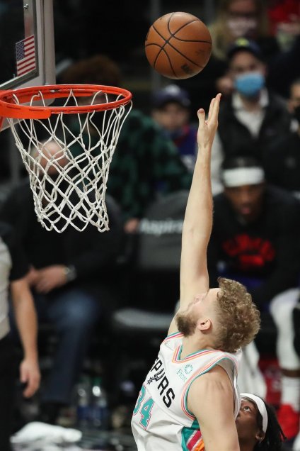 San Antonio Spurs fue a Los Angeles y sorprendió a los Clippers