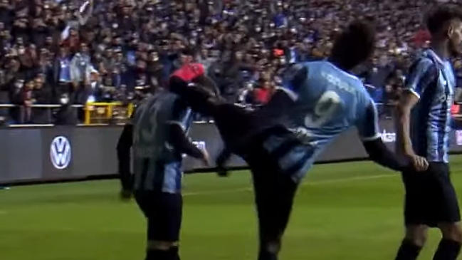 Balotelli pateó a un compañero en la cabeza luego de un gol a Galatasaray