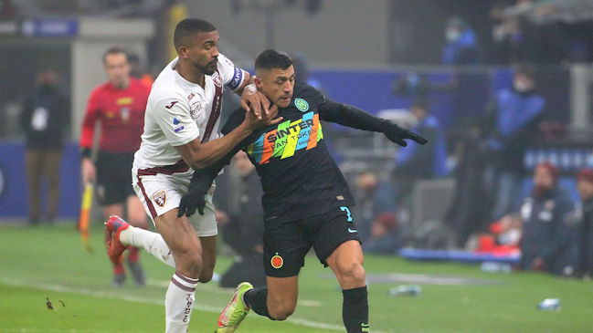 ¡Estuvo cerca! El palo evitó el gol de Alexis en el triunfo de Inter de Milán sobre Torino