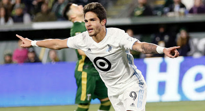 Las opciones que maneja Universidad de Chile para reemplazar a Joaquín Larrivey