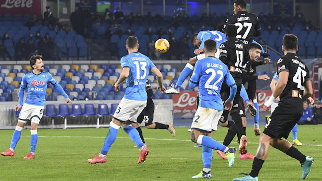 Juan Jesus sufrió con un aciago autogol que provocó la derrota de Napoli ante Spezia