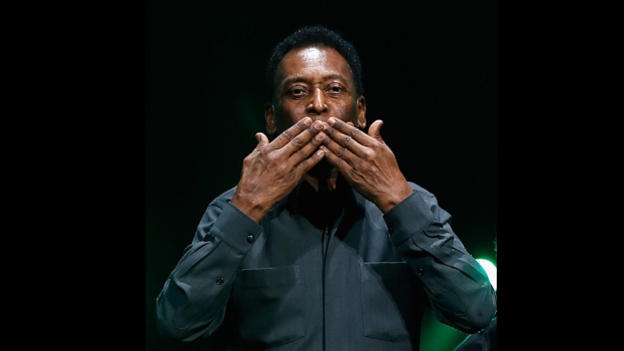 Pelé recibió el alta médica tras dos semanas hospitalizado