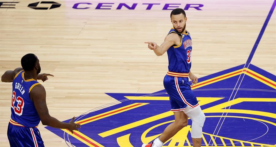 Golden State Warriors derribó a Memphis Grizzlies con 46 puntos de Stephen Curry