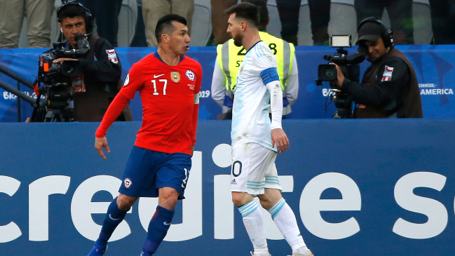 “Debiera ser penado por Conmebol”: La reacción de un periodista argentino por duelo en Calama