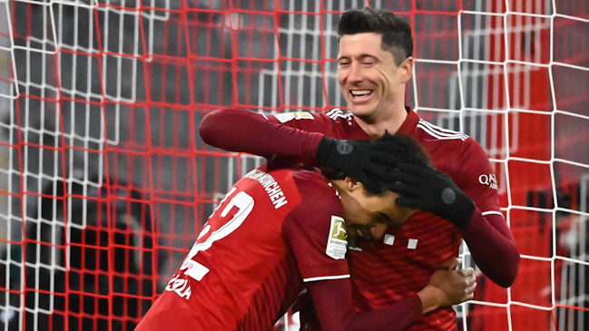 Robert Lewandowski fue elegido como el mejor futbolista de 2021 en encuesta de The Guardian