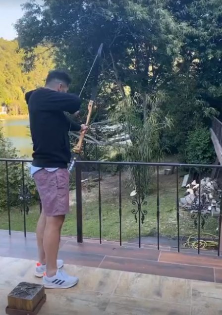 Johnny Herrera se lució practicando Tiro con Arco y compartió con Osvaldo González en vacaciones