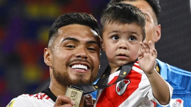 Paulo Díaz también tuvo una Navidad solidaria con niños de su barrio