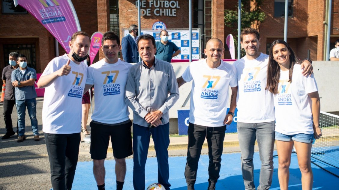 Cracks del fútbol chileno participaron en lanzamiento de torneo 7×7 de Caja Los Andes