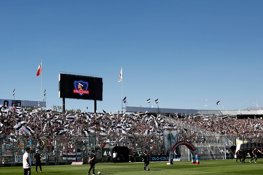 Tensión entre Blanco y Negro y el CSyD Colo Colo por el “Hincha Preferente”