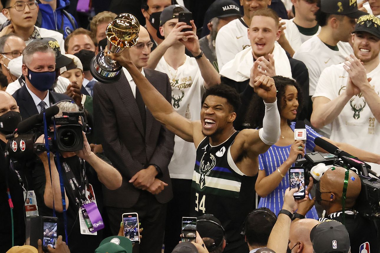 Hitos 2021: Milwaukee Bucks derrotó a Phoenix Suns y se coronó por segunda vez campeón de la NBA