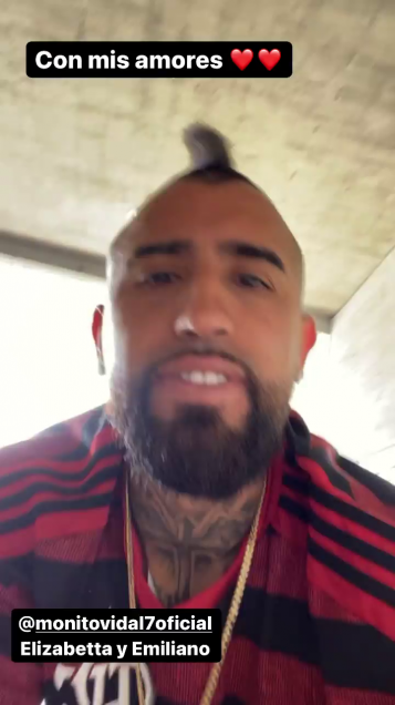 Arturo Vidal otra vez enloqueció a los hinchas de Flamengo usando su camiseta en vacaciones