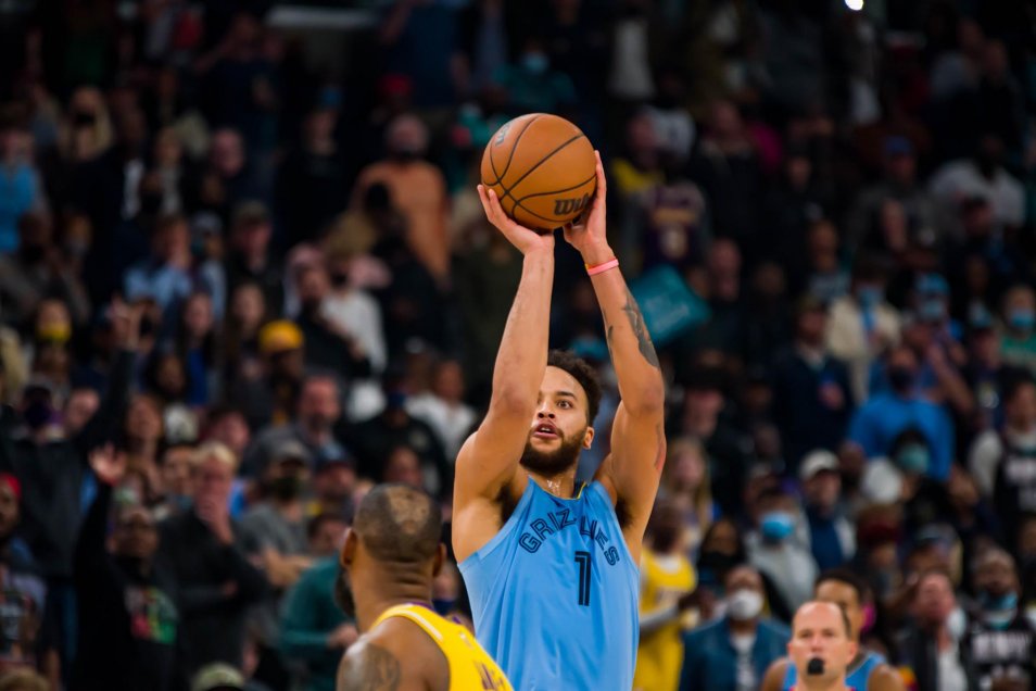 Un intratable Ja Morant guió a Memphis a un ajustado triunfo sobre los Lakers