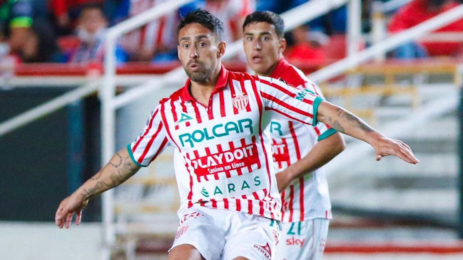 Jorge Valdivia se lució con perfecta asistencia en amistoso entre Necaxa y Chivas