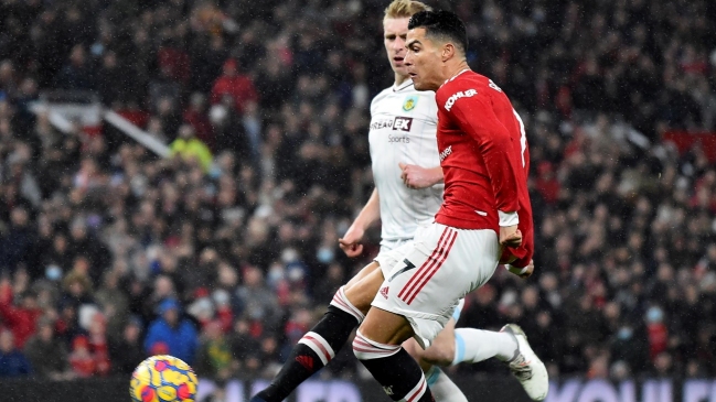 Manchester United cerró el año con victoria sobre Burnley y aporte goleador de Cristiano