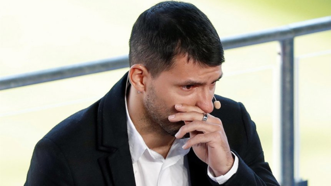Hitos 2021: ¡Para llorar! Sergio “Kun” Agüero se retiró con emotivo llanto del fútbol