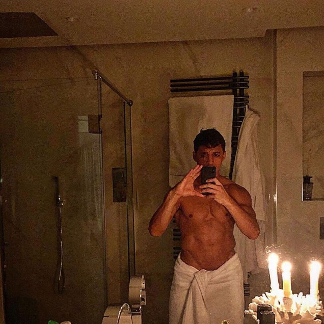 El coqueto saludo de Año Nuevo de Alexis Sánchez: “La última ducha”