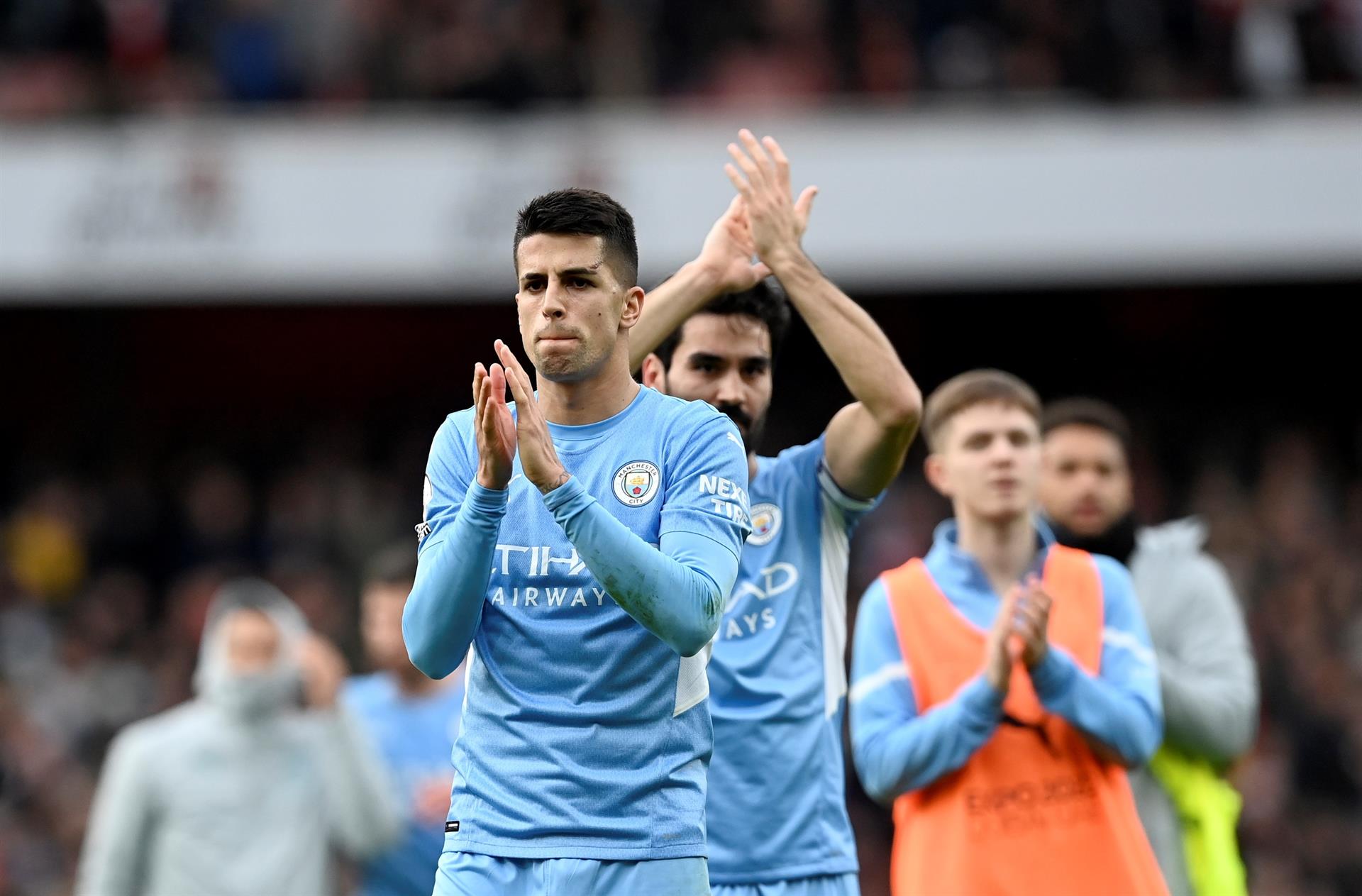 Manchester City venció en la agonía a Arsenal y se mantuvo líder