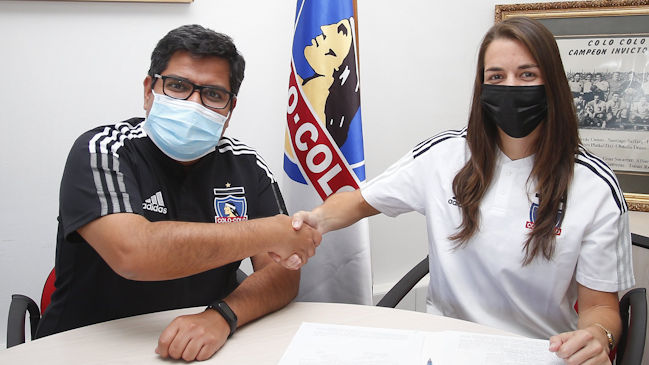 Colo Colo hizo oficial la incorporación de la seleccionada Fernanda Ramírez